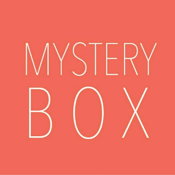Women’s Plus Size Mystery Box sizes 20 - 30 2x-4x Available Now! - Picture 2 of 6